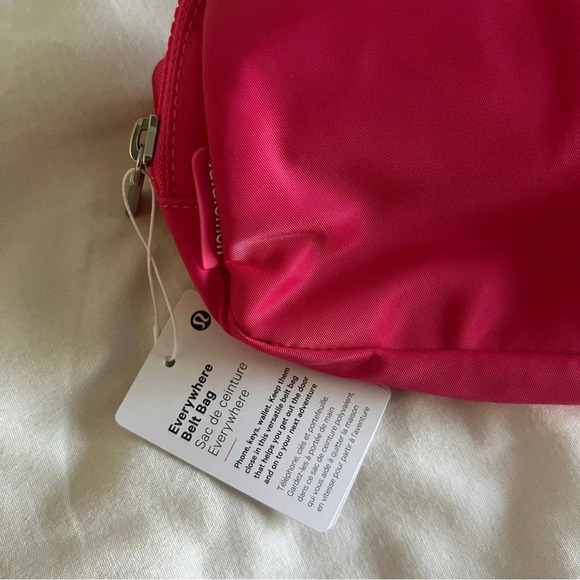 🆕 Lululemon Everywhere Belt Bag - Lip Gloss - Picture 3 of 6